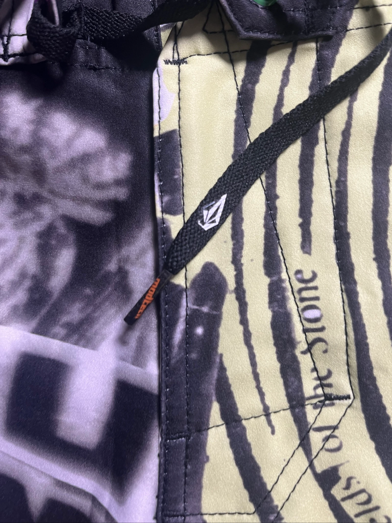 Boardshort estampado punk Estilo skate/surf - Volcom - Talla S (ver medidas) - muy buen estado – photo 5